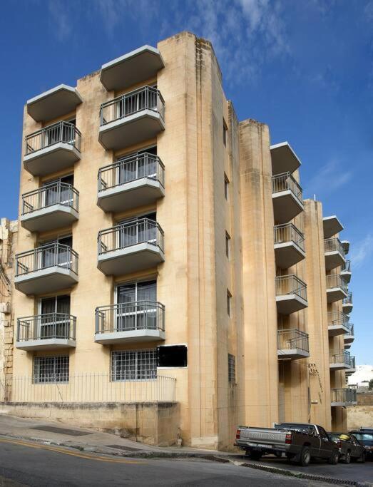 1 Bedrm Seaview Balluta Bay *